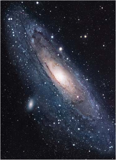 FIGURE 5.1 The Andromeda Galaxy, M31. SOURCE: Image from Robert Gendler. Copyright 2005 Robert Gendler, www.robgendlerastropics.com.